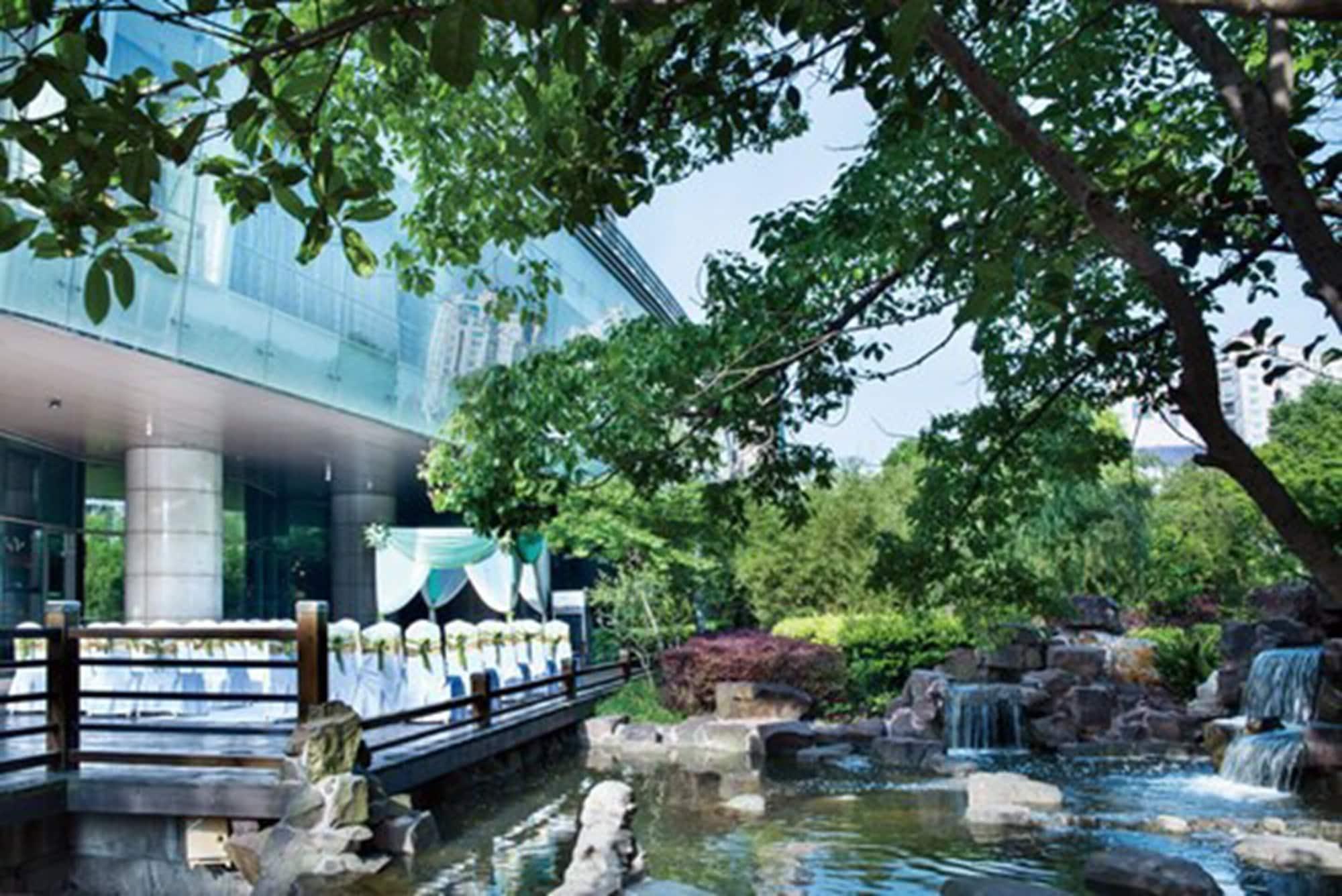 Grand Millennium Shanghai Hongqiao Екстериор снимка
